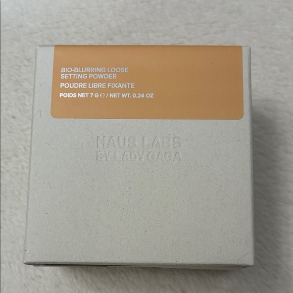Haus Labs by Lady Gaga Bio-Blurring Loose Setting Powder Shade - Golden - Picture 2 of 5
